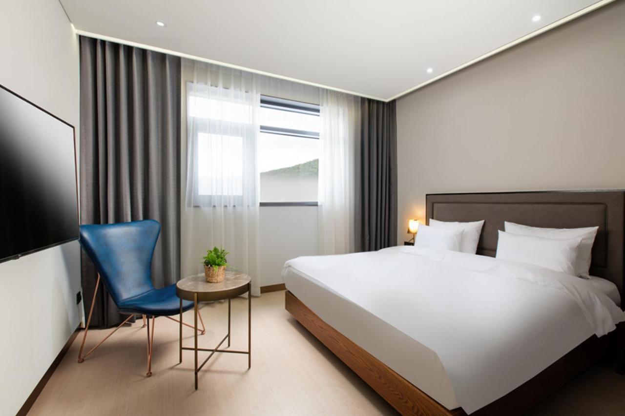 N Bridge Hotel Jeon Ju Чонджу Екстер'єр фото